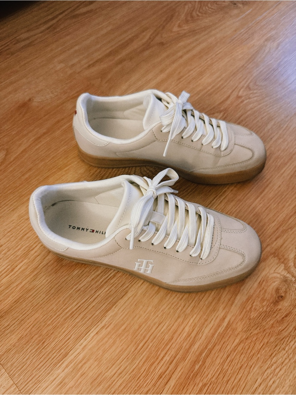 Tommy Hilfiger Women’s Beige Low-Top Sneakers US7.5